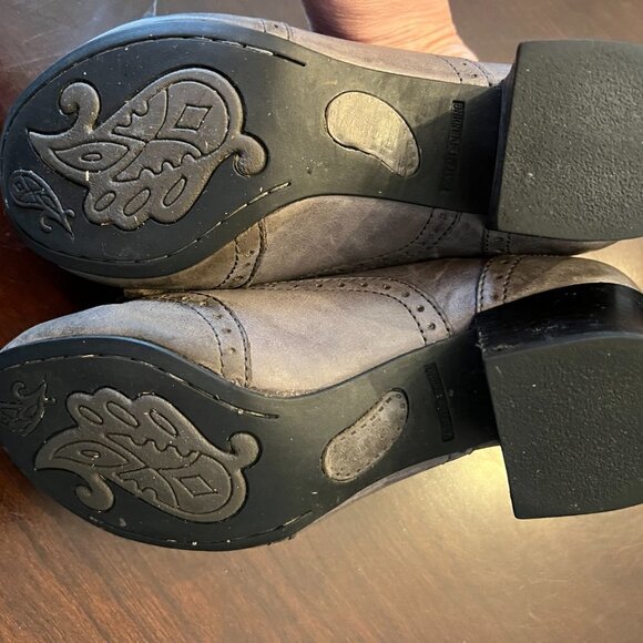 Women's Born Gray Leather Shoes. Size 6 - Picture 7 of 7